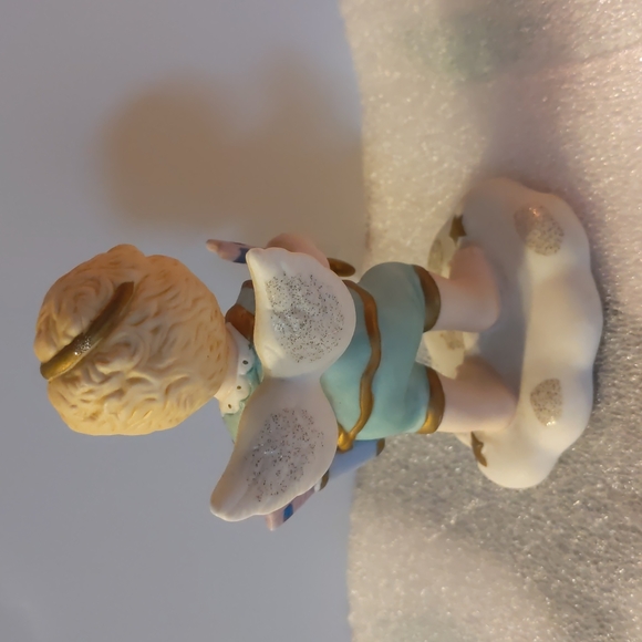 Bronson collectables LOVE IS IN THE AIR figurine - Picture 2 of 4